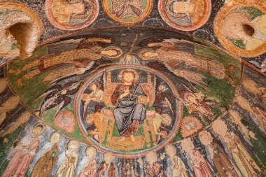 Kapadokya bölgesindeki Gül Vadisi'ndeki Haç Haçlı Kilisesi'nin terk edilmiş mağara kilisesinde Fresco