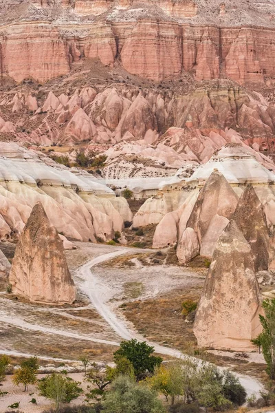 Paisaje del valle rojo en Capadocia, Turquía — Foto de Stock