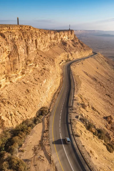 Higway al cratere Ramon Makhtesh Ramon nel deserto del Negev a Mitzpe Ramon — Foto Stock