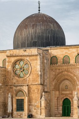 Kudüs 'teki Tapınak Dağı 'nın tepesinde, Kudüs 'teki Al-Aqsa Camii