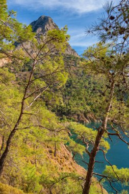 Türkiye 'nin Antalya kenti yakınlarındaki Akdeniz kıyılarının güzel manzarası.