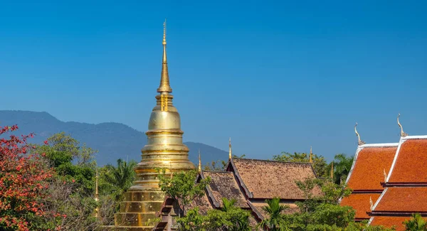Храм Ват Пхра Сингх в Чиангмае, Таиланд — стоковое фото