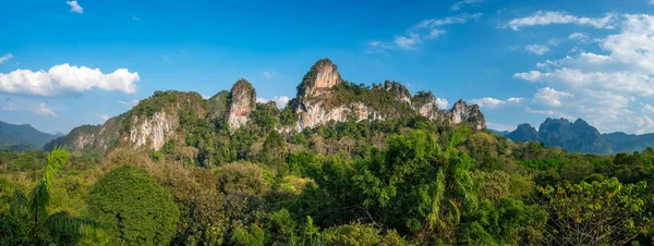 Όμορφο τροπικό τοπίο στο εθνικό πάρκο Khao Sok, Ταϊλάνδη — Φωτογραφία Αρχείου