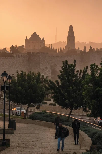 Jerusalem altstadtsilhouette im Morgengrauen — Stockfoto