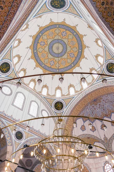 在土耳其科尼亚的塞利米耶清真寺内 — 图库照片