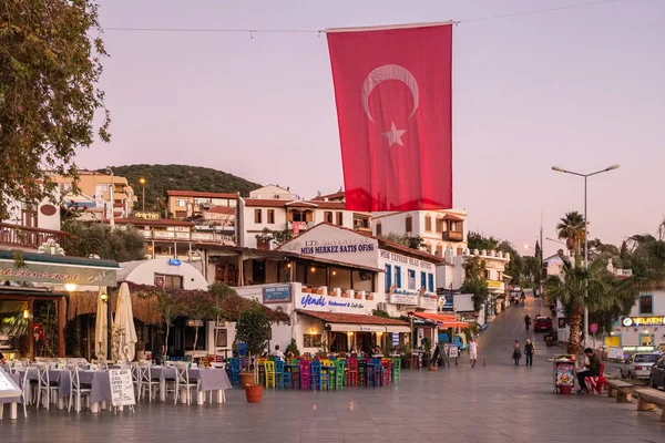 Plaza principal de la ciudad mediterránea Kas en Turquía. — Foto de Stock