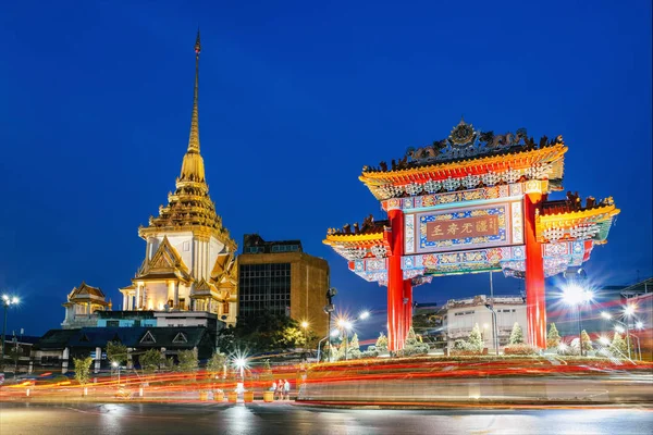 De poort naar Chinatown in Yaowarat, Bangkok, Thailand — Stockfoto