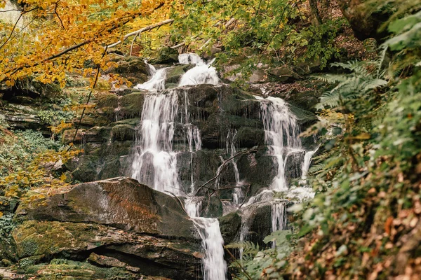 Waterfall Shypit in the autumn forest in Carpathian mountains, Ukraine — Stock Photo, Image