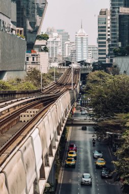 Bts skytrain Bangkok, Tayland yoğun yol üzerinde çalışıyor