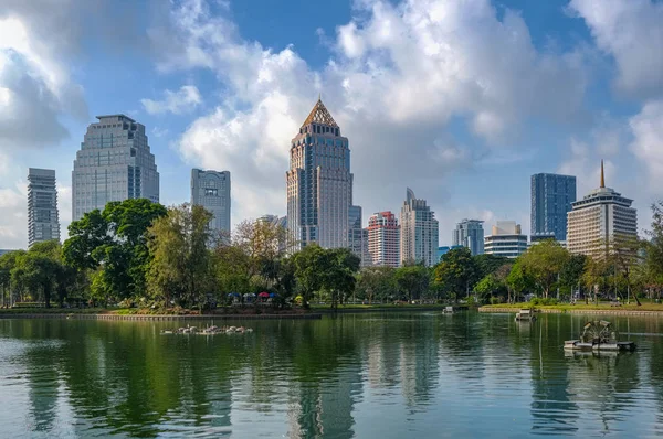 Commercial building in central business down town area near Suan Lumpini park in Bangkok — Stock Photo, Image