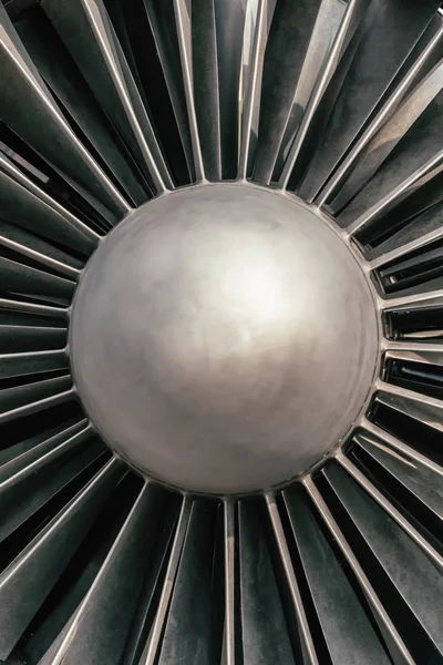 近代的な戦闘機エンジンクローズアップの正面図 — ストック写真