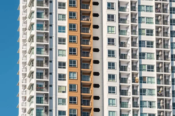 Textura de fondo de muchos balcones en el edificio de apartamentos de gran altura —  Fotos de Stock