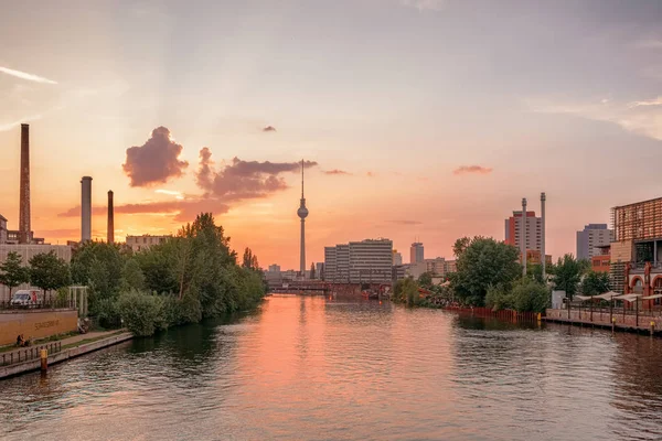 O horizonte de Berline ao pôr do sol — Fotografia de Stock