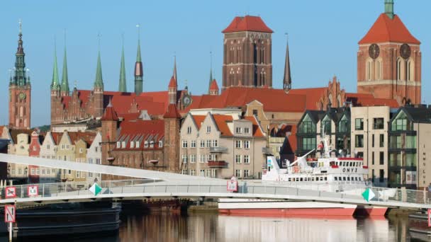 Paisaje urbano de Gdansk al amanecer. — Vídeo de stock