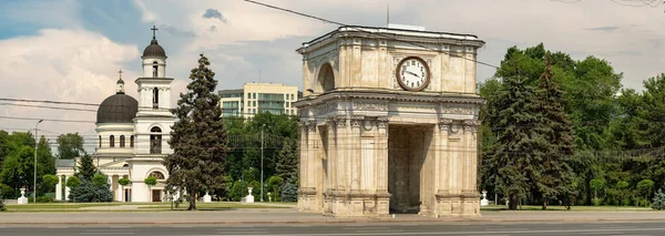 Triumfbågen i Chisinau, Moldavien — Stockfoto