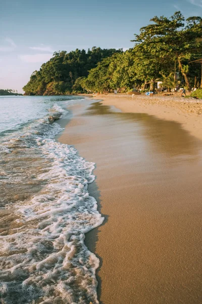 Beautiful tropical beach on Koh Chang island in Thailand — Stock Photo, Image