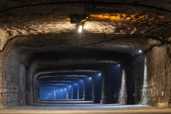 Tunnels souterrains futuristes d'une célèbre cave Cricova en Moldavie — Photo