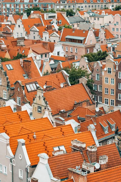 Top view of Gdansk old town with reddish tiled roofs of old town in Gdansk — Stock Photo, Image