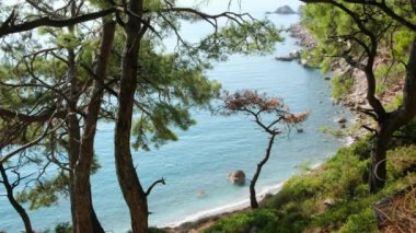 Türkiye 'nin Antalya kenti yakınlarındaki Akdeniz kıyılarının güzel manzarası.