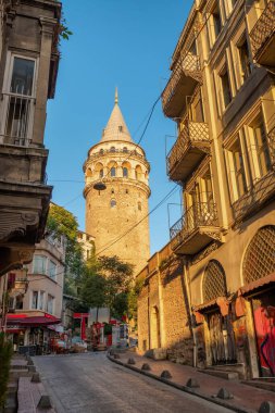 İstanbul 'un Eski Kenti' ndeki Galata Kulesi 'nin sokak manzarası