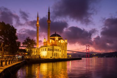 Ortakoy camisi ve Boğaz köprüsü, İstanbul, Türkiye