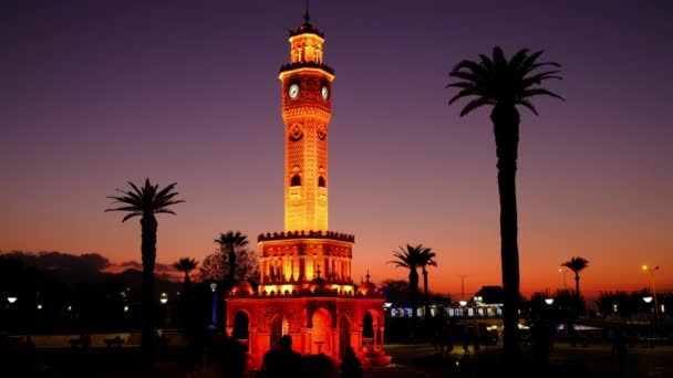 İzmir Saat Kulesi İzmir 'in Konak Meydanı, Türkiye. — Stok video