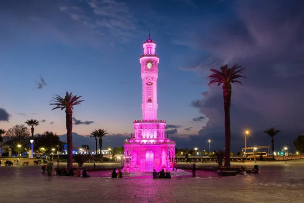 İzmir Saat Kulesi İzmir 'in Konak Meydanı, Türkiye. — Stok fotoğraf