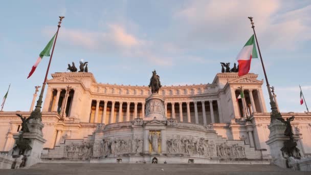 Altar från fäderneslandet eller Monumento Nazionale a Vittorio Emanuele II i Rom — Stockvideo