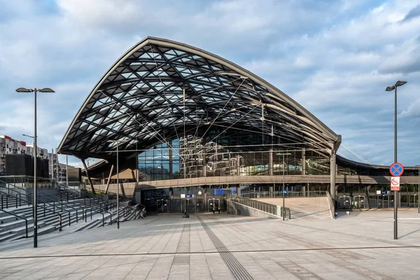 Estación de tren moderna Lodz Fabryczna en Lodz, Polonia —  Fotos de Stock