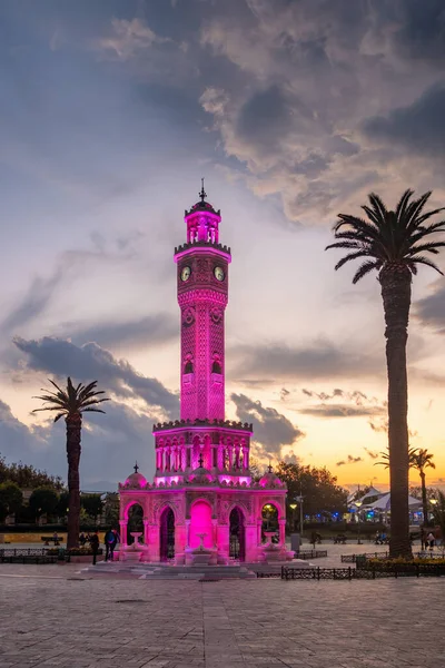 Tour de l'horloge d'Izmir sur la place Konak à Izmir, Turquie. — Photo