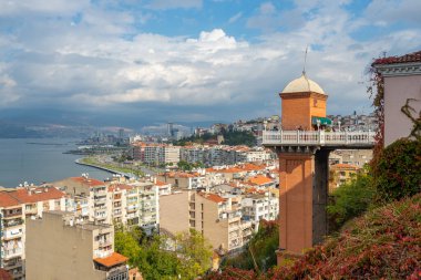 İzmir 'in Konak ilçesindeki Tarihi Asansör