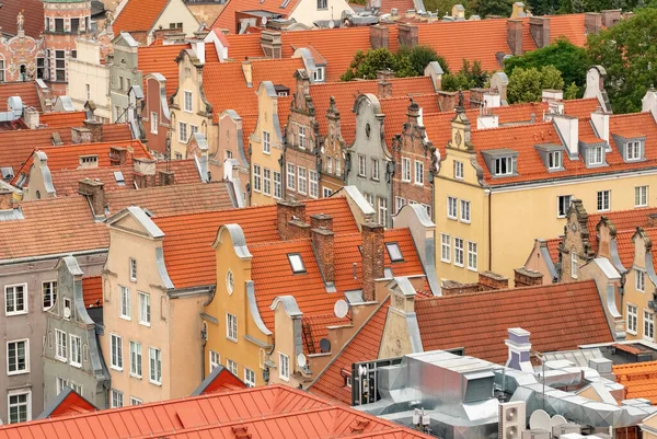 Top view of Gdansk old town with reddish tiled roofs of old town in Gdansk — Stock Photo, Image