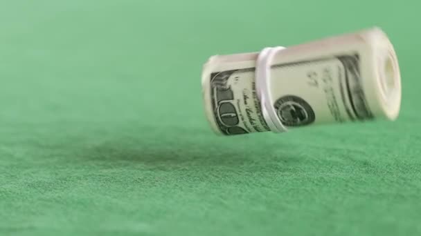 Fallande rulle hundra dollar sedlar i slow motion — Stockvideo