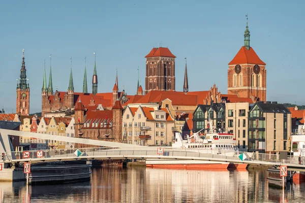 Paisaje urbano de Gdansk al amanecer. — Foto de Stock