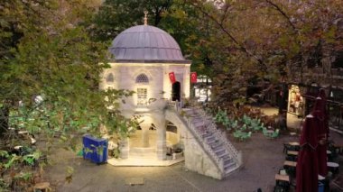 Bursa, Bursa 'daki Koza Han İpek Çarşısı' nda çay bahçeleri ve ipek dükkanları