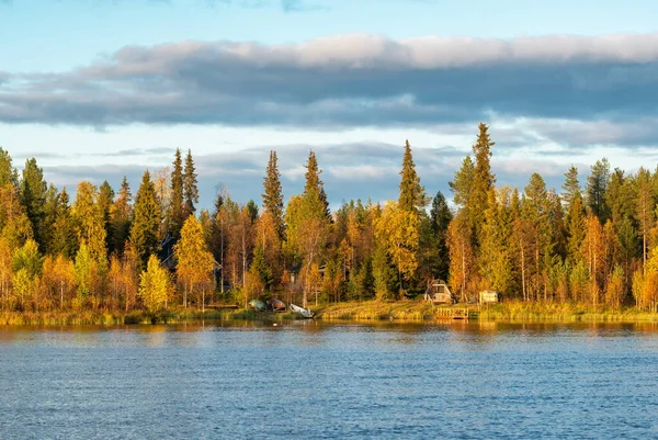 Finnish ruska autumn landscape with lake country house in Finland. — Stock Photo, Image