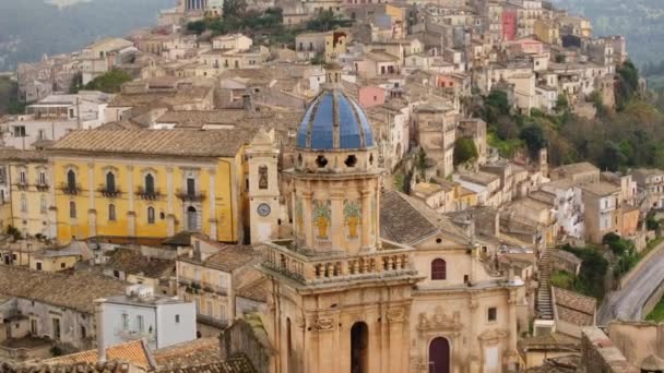 Paesaggio urbano del centro storico di Ragusa la sera in Sicilia — Video Stock