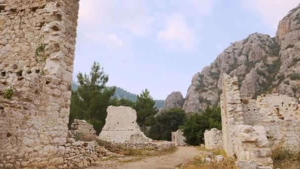 Ruines lyciennes de l'ancienne ville d'Olympos dans le village de Cirali, Turquie — Video