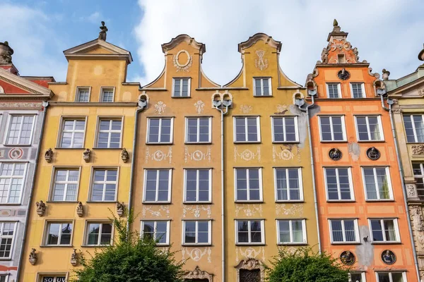 Архитектура старого города Гданьска с красочными зданиями, Польша — стоковое фото