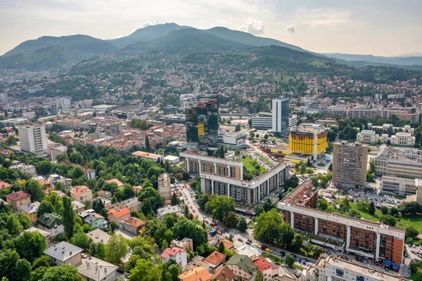 Szarajevó város városképe nyáron, Bosznia-Hercegovina — Stock Fotó