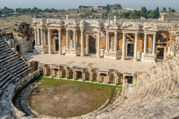 Anfiteatro en la antigua ciudad de Hierápolis, Pamukkale, Turquía. — Foto de Stock