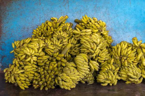 Högen med bananer i bananbutiken i Kerala, Indien — Stockfoto