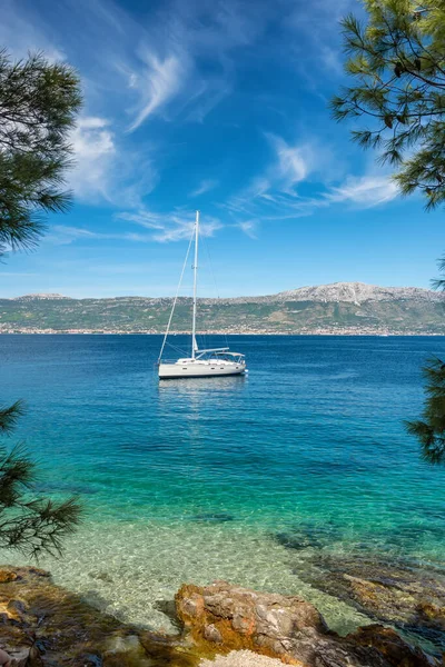 Modern yacht båt i Adriatiska havet, Kroatien — Stockfoto