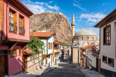 Afyonkarahisar 'ın Afyonkarahisar ilçesinde geleneksel Türk sedirleri olan cadde
