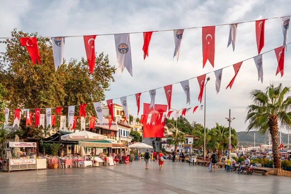 Praça principal da cidade mediterrânea Kas na Turquia. — Fotografia de Stock