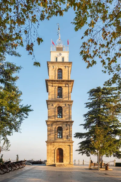 Часовая башня Тофане в Бурсе, Турция — стоковое фото
