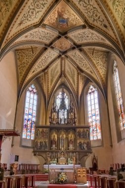 Spis, Slovakya - 23 Mayıs 2023: Slovakya 'nın Spisska kentinin tarihi bölümü. Spisske Podhradie, Slovakya 'daki St. Martins Hac Katedrali' nin iç manzarası.