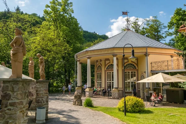 Sklene Teplice, Slovakya - 25 Mayıs 2023: Slovakya 'nın orta kesimindeki Banska Bystrica bölgesinde tarihi termal spa merkezi Sklene Teplice. Doğal kaplıcalarıyla ünlüdür.