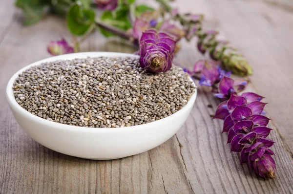 Chia Seed Σουπερ Μπολ Λουλούδι Πάνω Από Ξύλινο Τραπέζι — Φωτογραφία Αρχείου