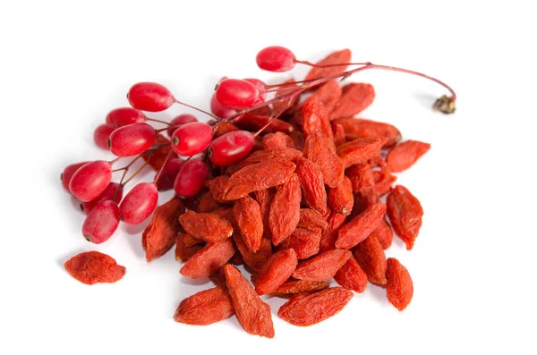 Ramo Crespini Rossi Maturi Bacche Goji Essiccate Isolate Fondo Bianco — Foto Stock